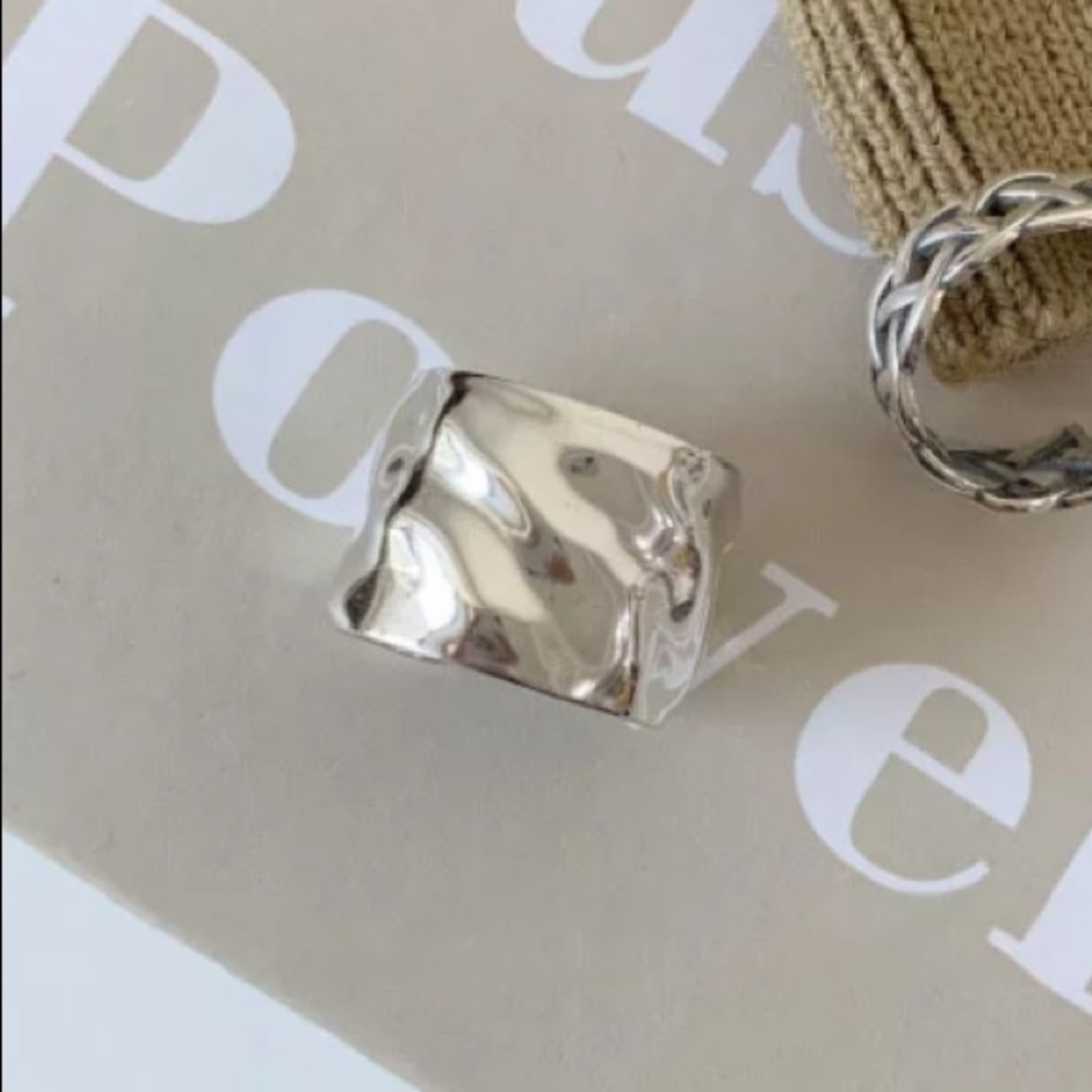 🤍Insta smooth width surface sterling silver ring - Picture 4 of 5